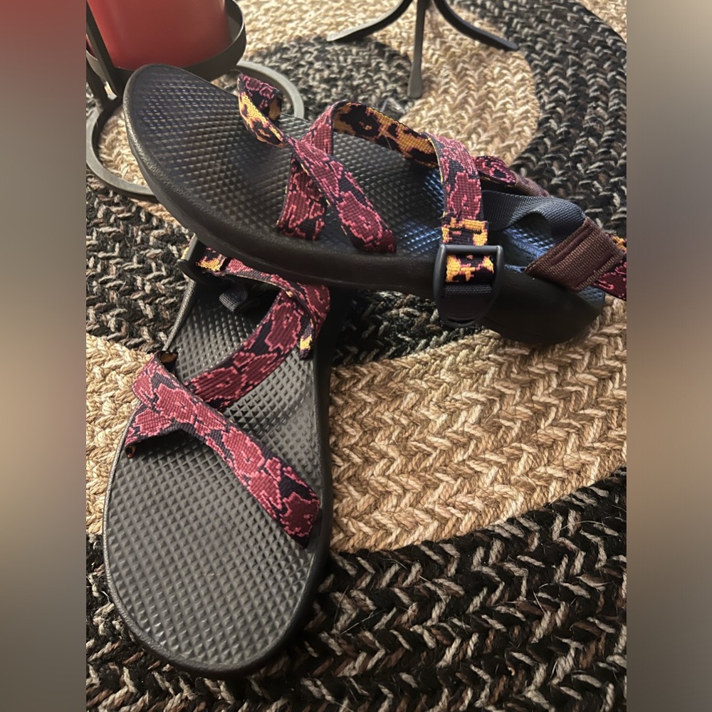 Chaco’s big kid size 6 ecotrade sandle